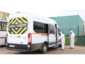 Kocaeli Belediyesi servis araçlarını dezenfekte ediyor