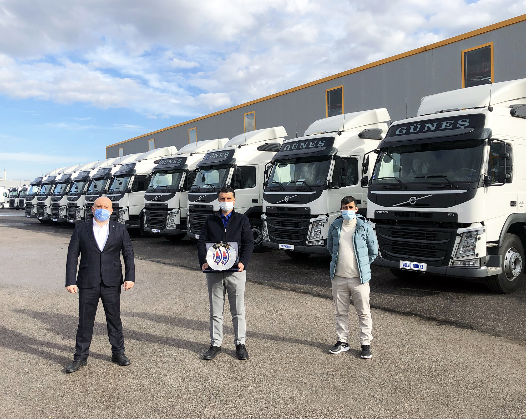 Güneş Hafriyat'tan filosuna 15 adet Volvo FM çekici yatırımı