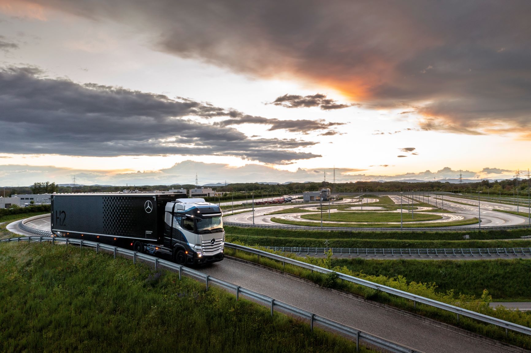 Yakıt hücreli Mercedes-Benz GenH2 Kamyon’un kapsamlı testleri başlıyor