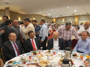 İstanbul Taksiciler Esnaf Odasının Düzenlediği İftar Yemeğine, Kadir Topbaş’ta katıldı.