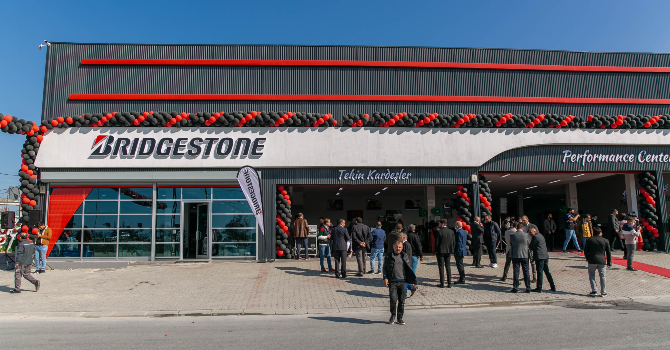 Bridgestone’un ayrıcalıklı mağazası Performance Center açıldı