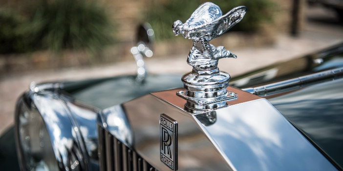 Rolls-Royce Spirit Of Ecstasy Amblemini Yeniden Tasarladı