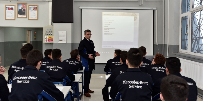 Mercedes-Benz Türk Mesleki Eğitime Katkı Sağlıyor