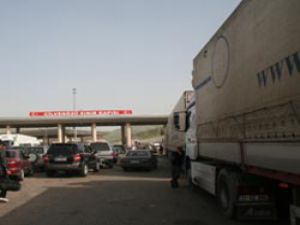 Bulgaristan taşımacıları sınırı kapattı