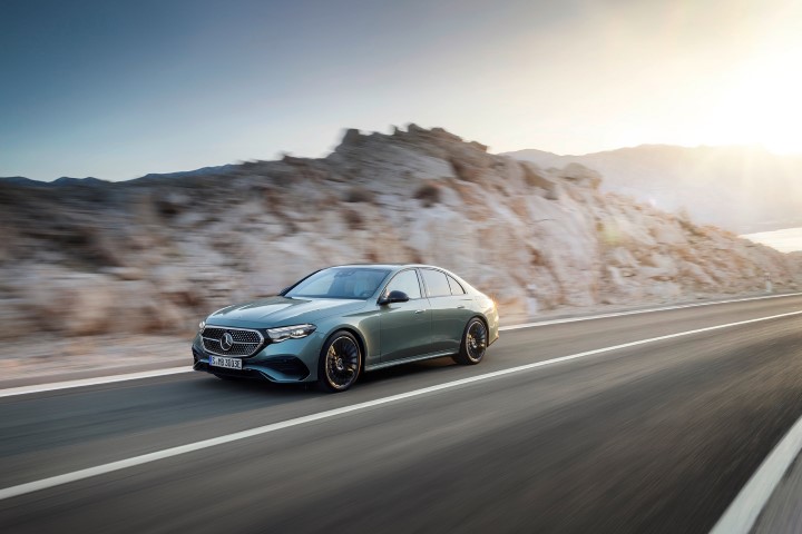 Yeni Mercedes-Benz E-Serisi: Dünyalar arası köprü