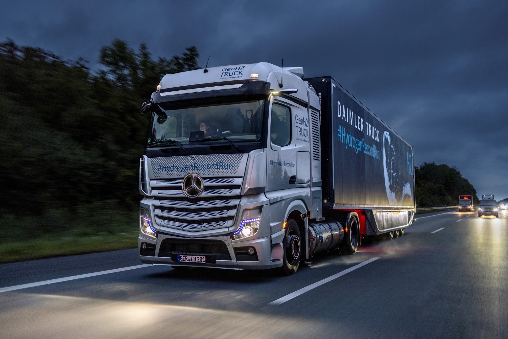 Mercedes-Benz GenH2 kamyon hidrojen yakıtıyla 1000 kilometre rekorunu kırdı