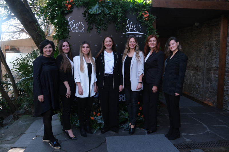 Mercedes-Benz, She’s Mentoring Programı ile Genç Kadınları Destekliyor