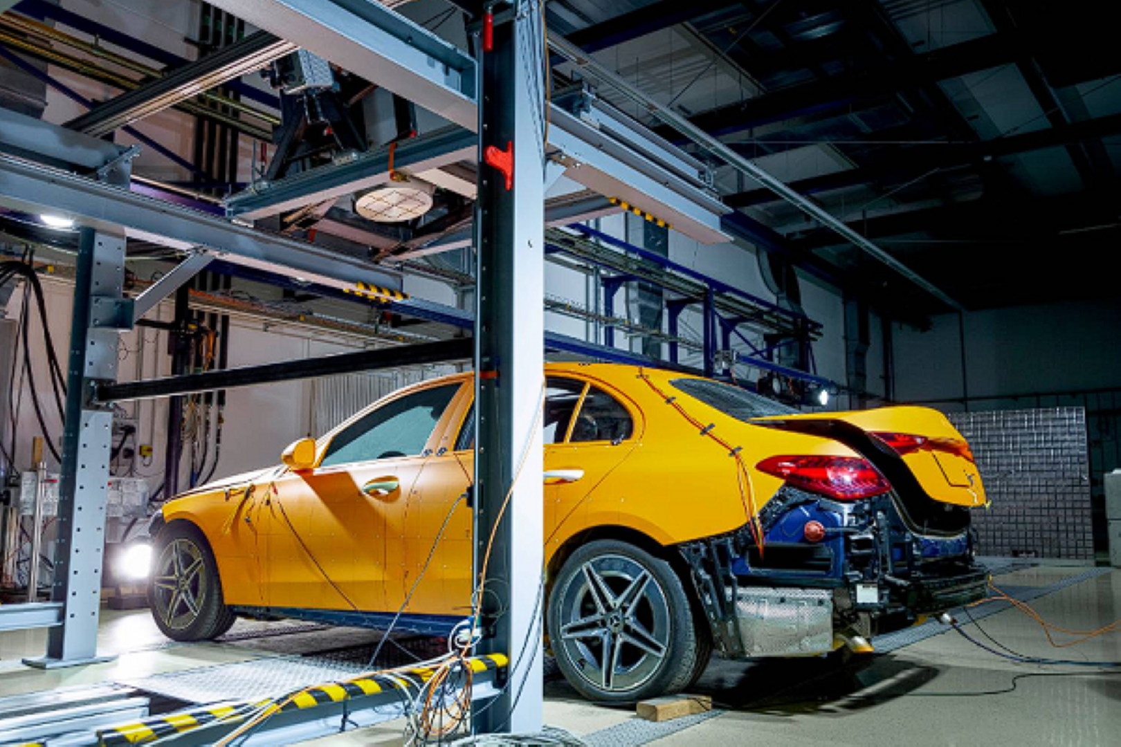 Çarpışma testinin röntgenini çeken dünyanın ilk otomobil üreticisi Mercedes-Benz oldu