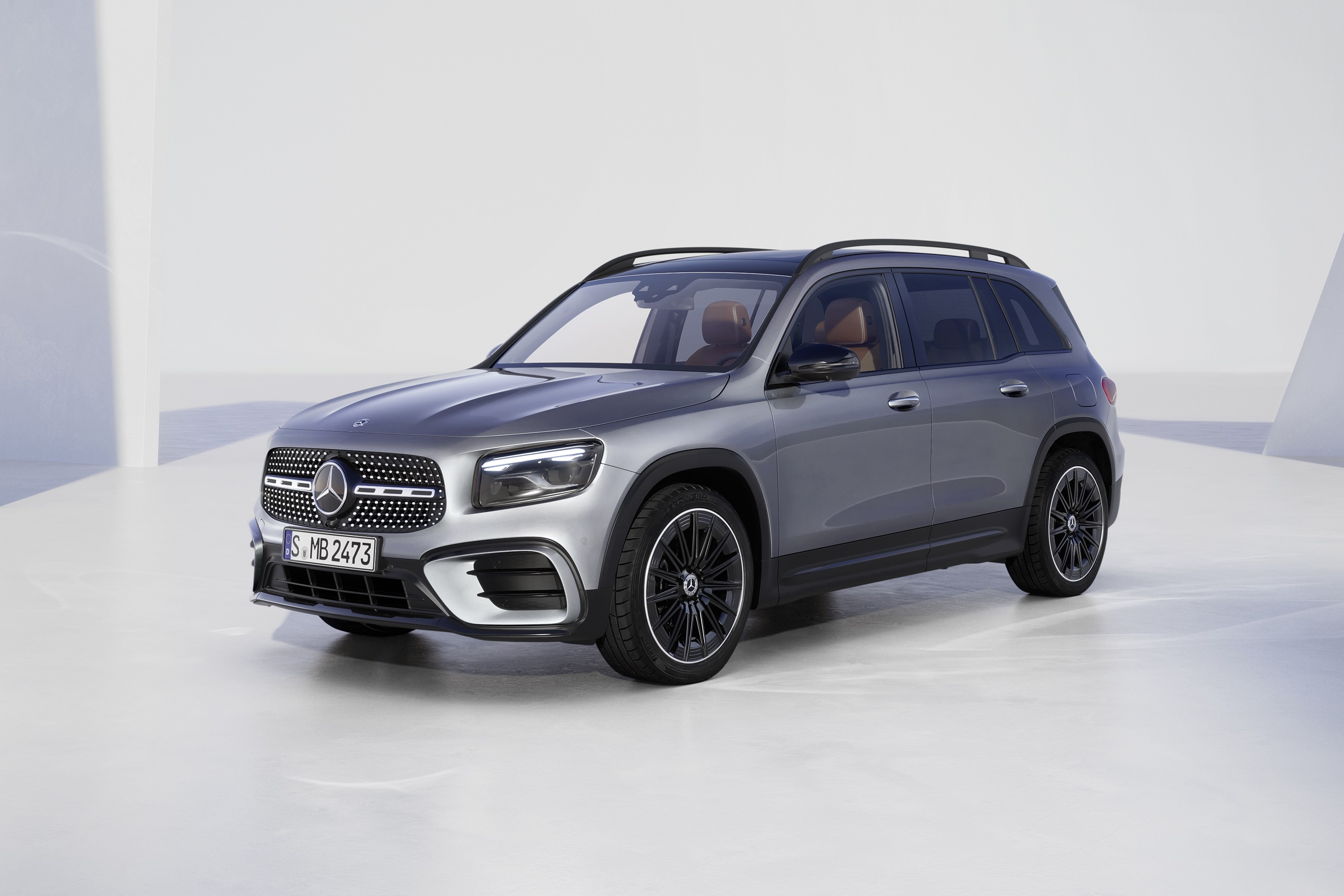 Geniş iç Mekâna, Kompakt Tasarıma ve Göz Alıcı Donanıma Sahip Bir SUV: Yeni Mercedes-Benz GLB