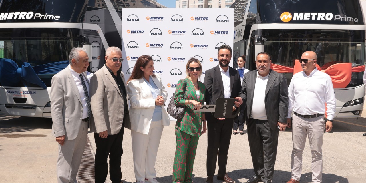 Metro Turizm 100 Otobüs Yatırımına NEOPLAN Skyliner Ekledi