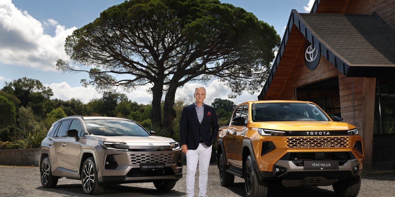 Toyota Yeni Hilux’ı Satışa Sundu, RAV4 Hybrid’i Tanıttı