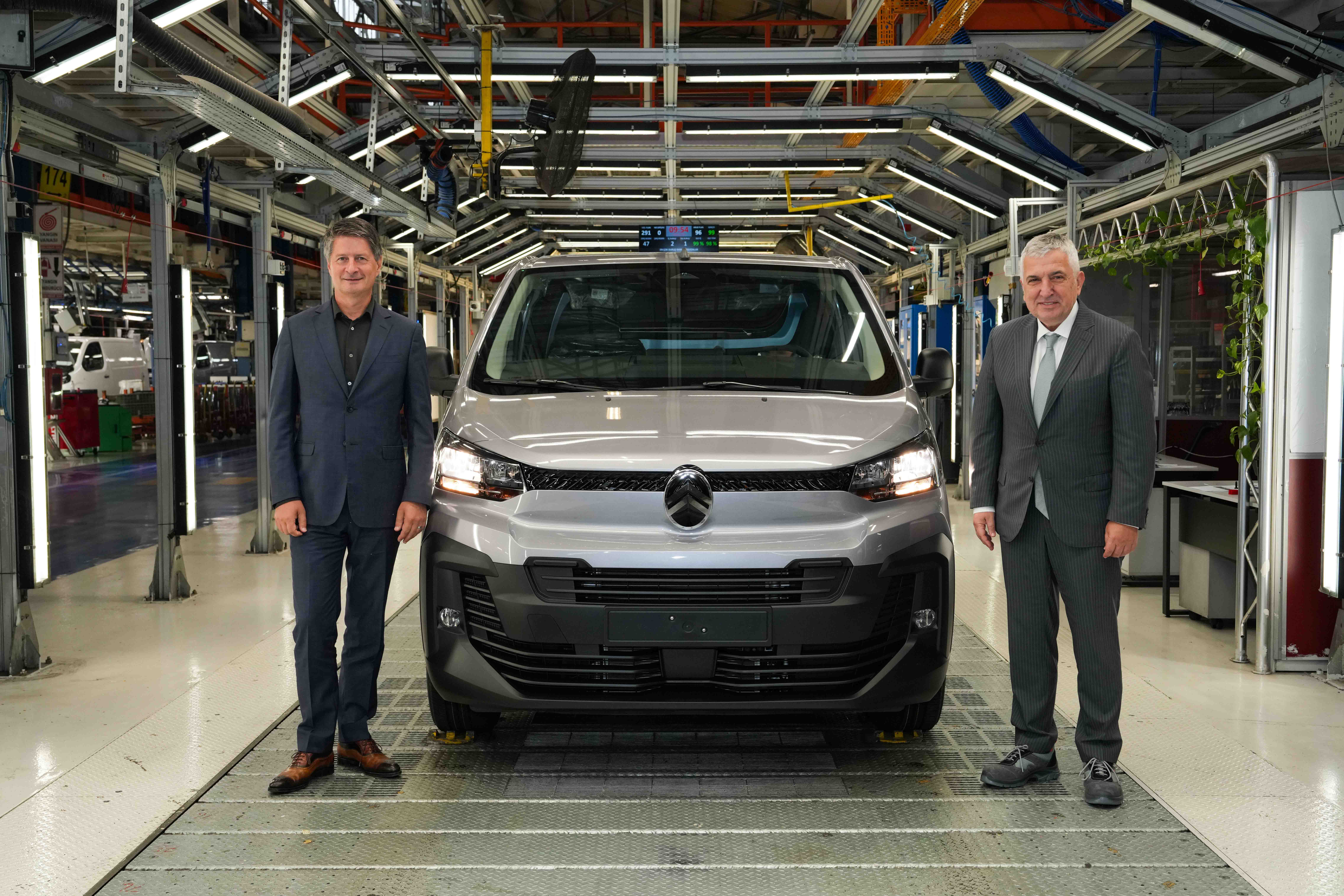 Citroën CEO’su Xavier Chardon Tofaş Bursa Fabrikası’nı Ziyaret Etti