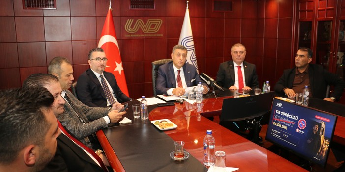 UND'den AB'ye Çağrı: 16 Km TIR Kuyruğu