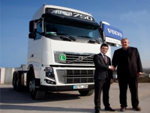 Volvo’dan Deveci Uluslararası Ağır Nakliyat’a teslimat