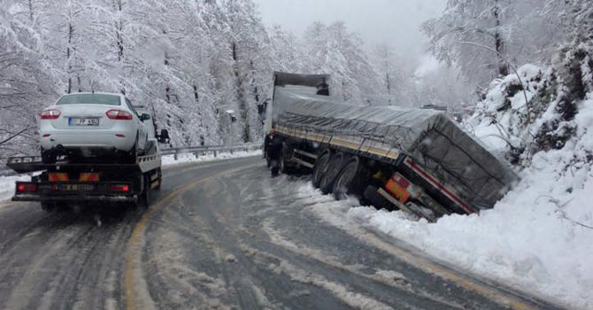 Artvin’de Kar Esareti Başladı