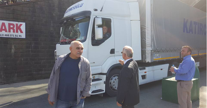 Nakliyeciler Sarp Sınır Kapısını Kapattı