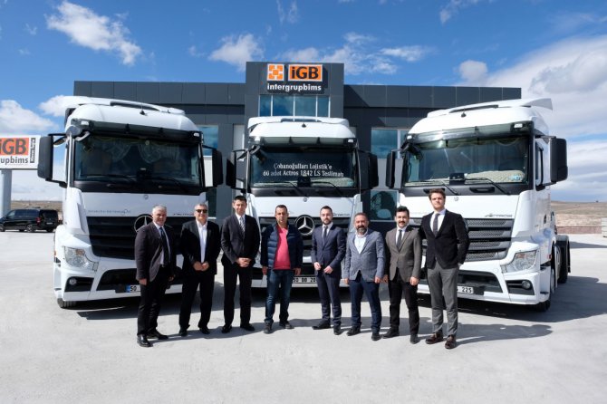 (2)-mercedes-benz-turk---cobanogullari-lojistik-60-adet-actros-teslimati-(medium)-003.jpg
