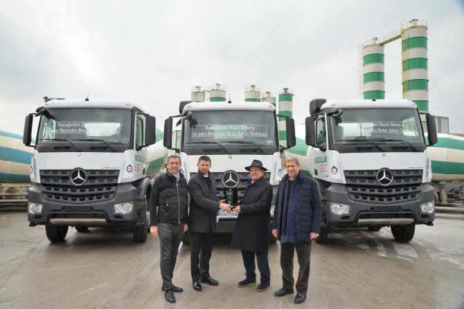 (3)-mercedes-benz-turk---haciogullari-hazir-beton-50-adet-arocs-teslimati-(medium).jpg