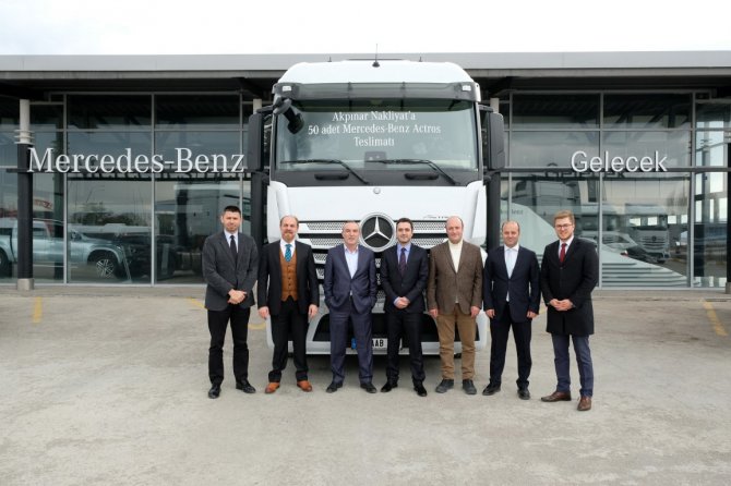 (4)-mercedes-benz-turk---akpinar-nakliyat-50-adet-actros-teslimati-(medium).jpg