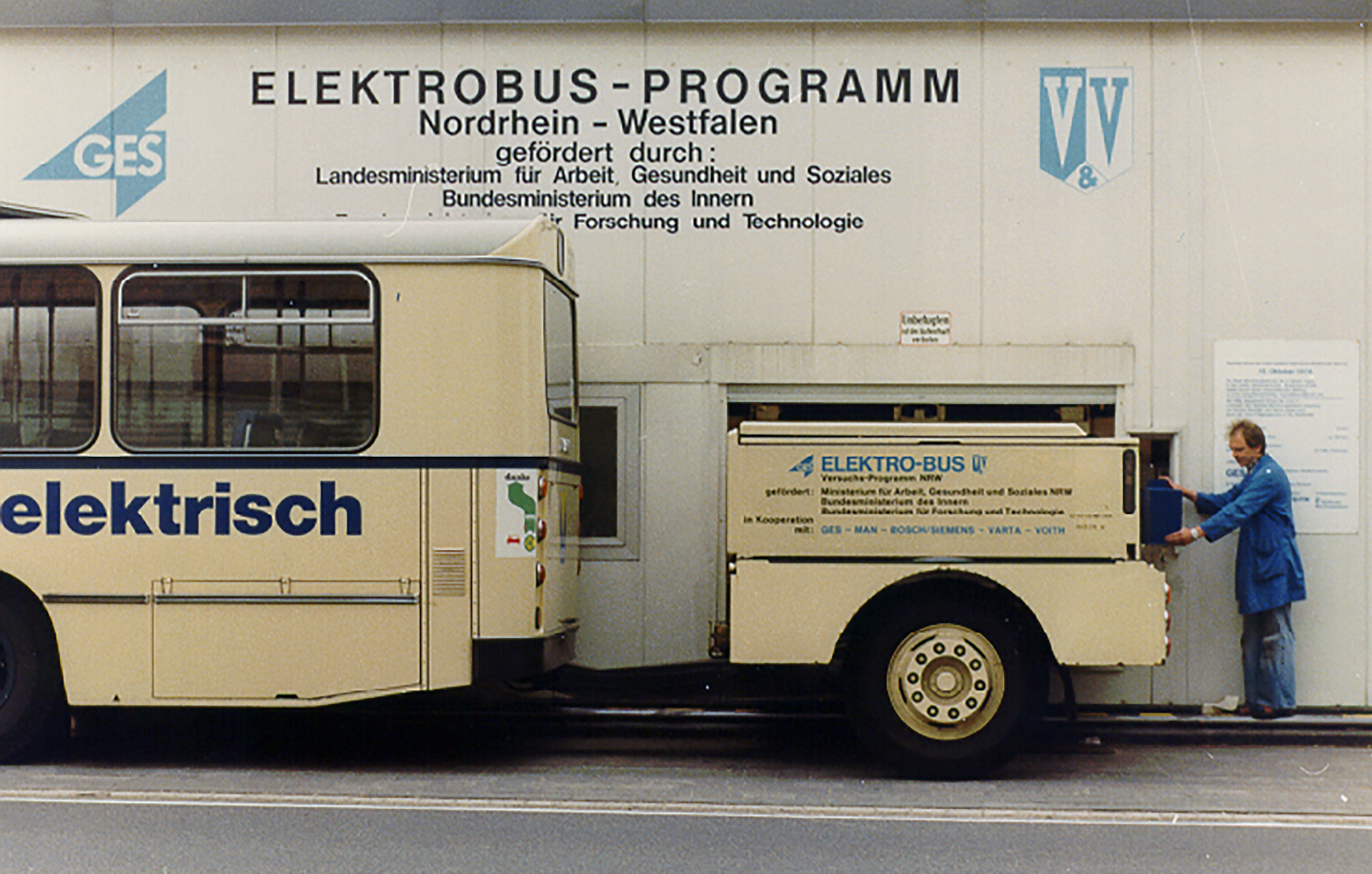 1596549651_p_bus_eot_50_jahre_elektrobus_02.jpg