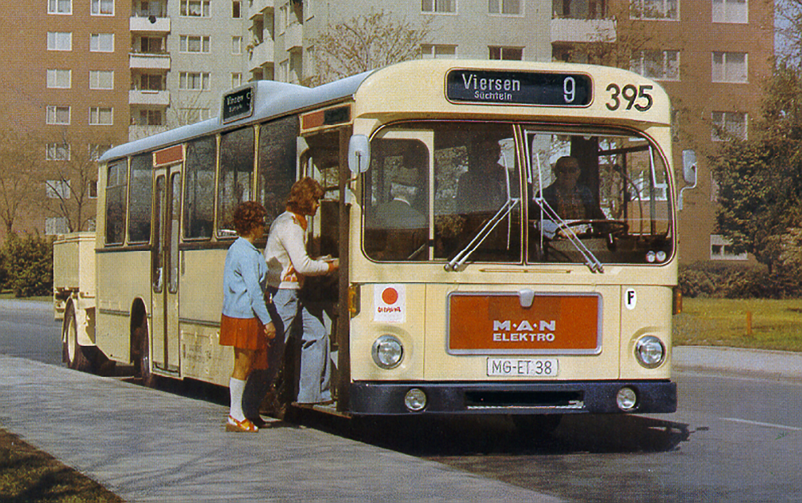 1596549775_p_bus_eot_50_jahre_elektrobus_06.jpg