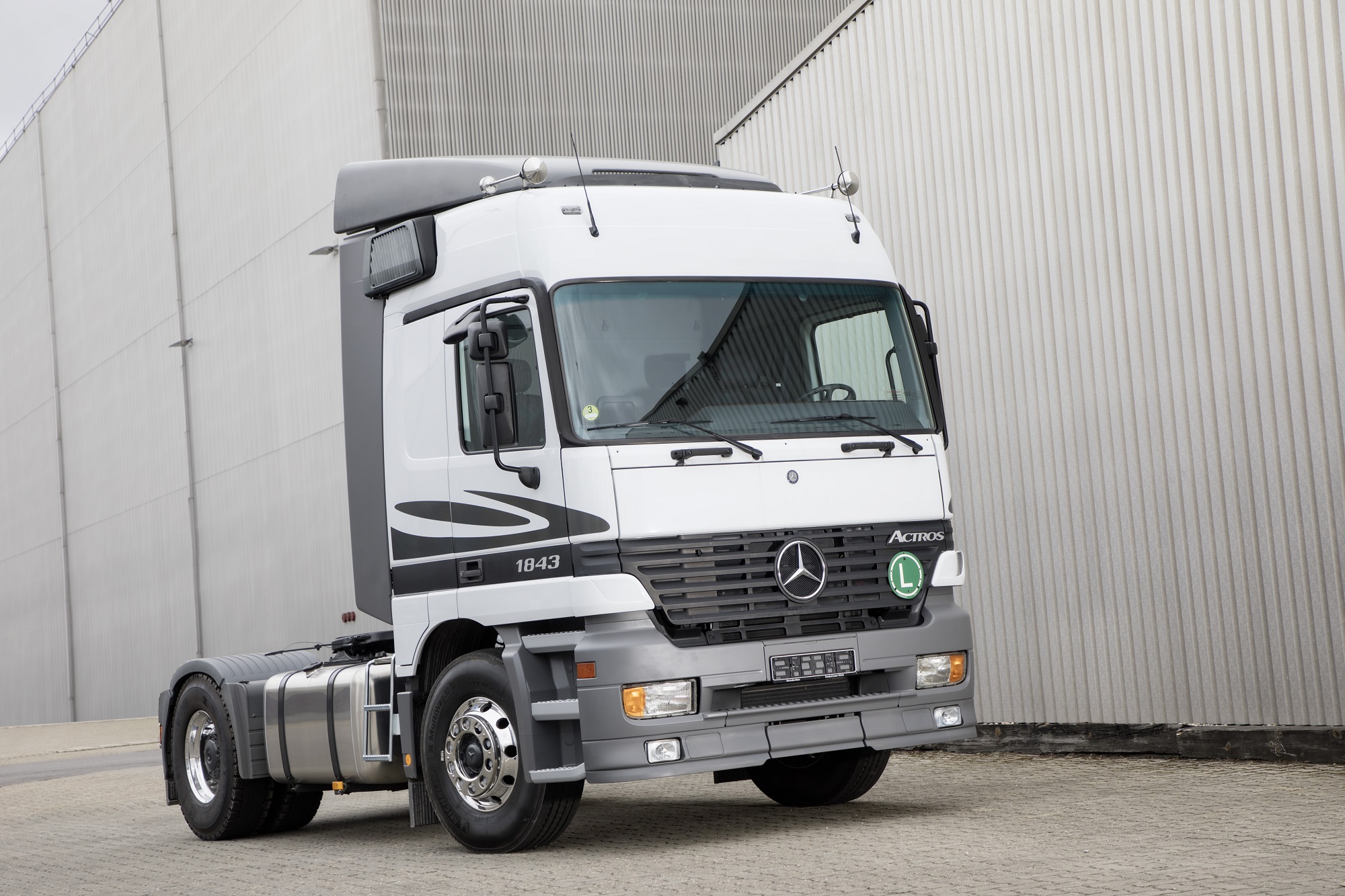 07-mercedes-benz-actros-1843-ls-4x2-2000.jpg