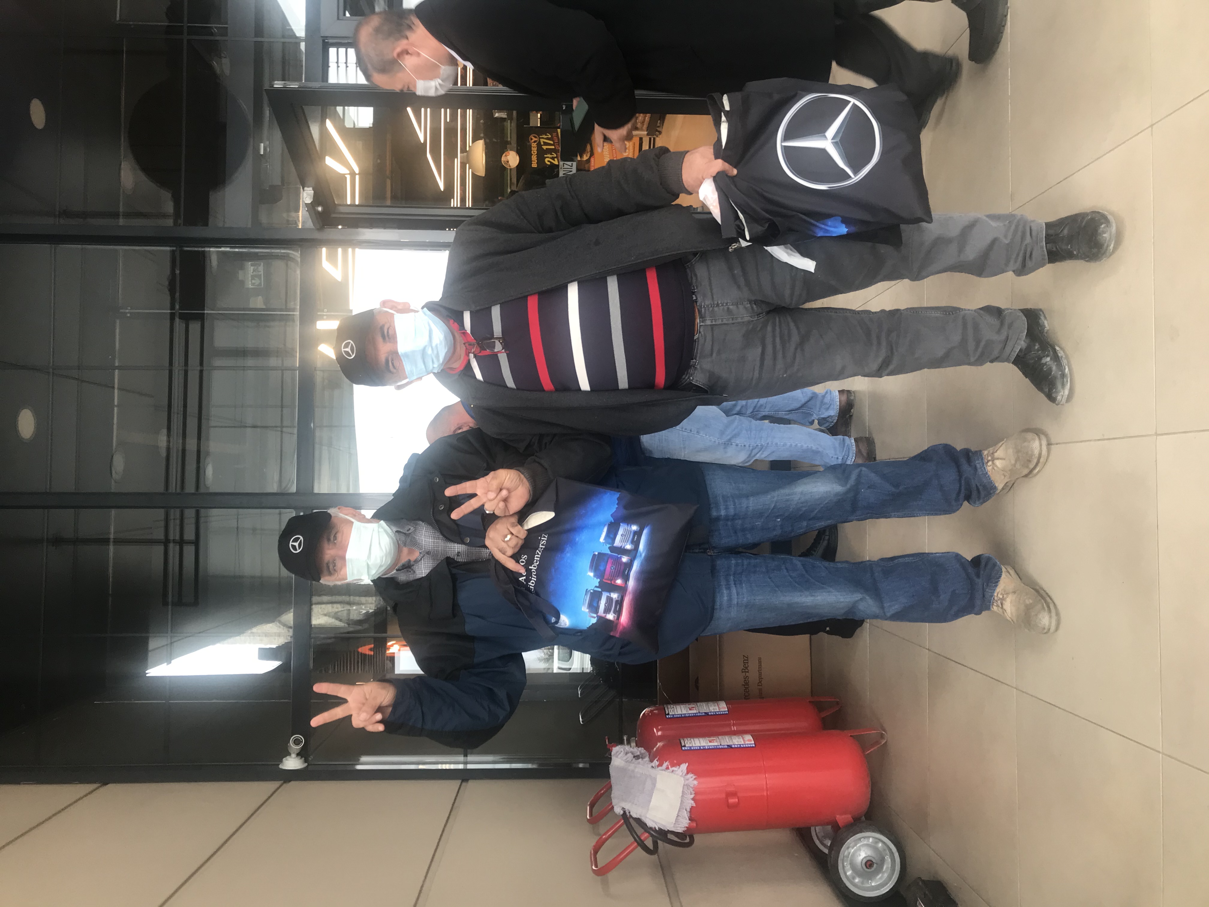 mercedes-benz-turk-kamyon-suruculerine-hijyen-seti-dagitti.jpeg
