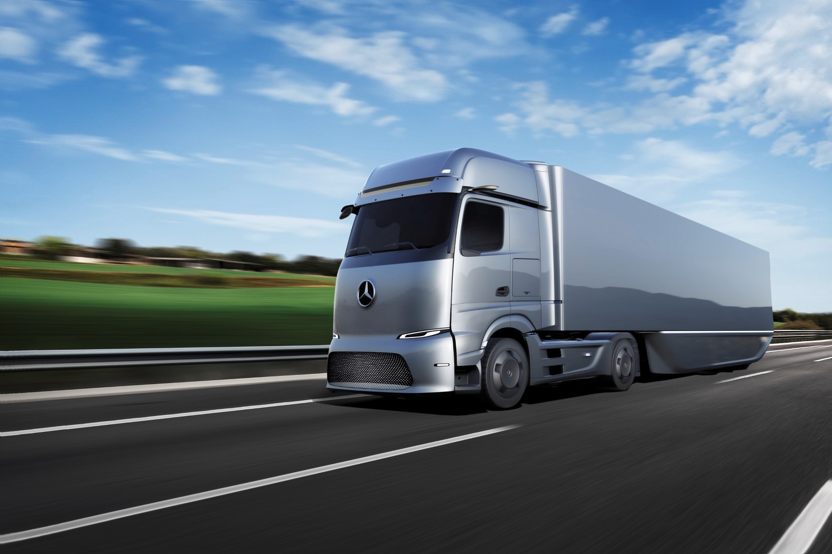 mercedes-benz-eactros-longhaul-01.jpg