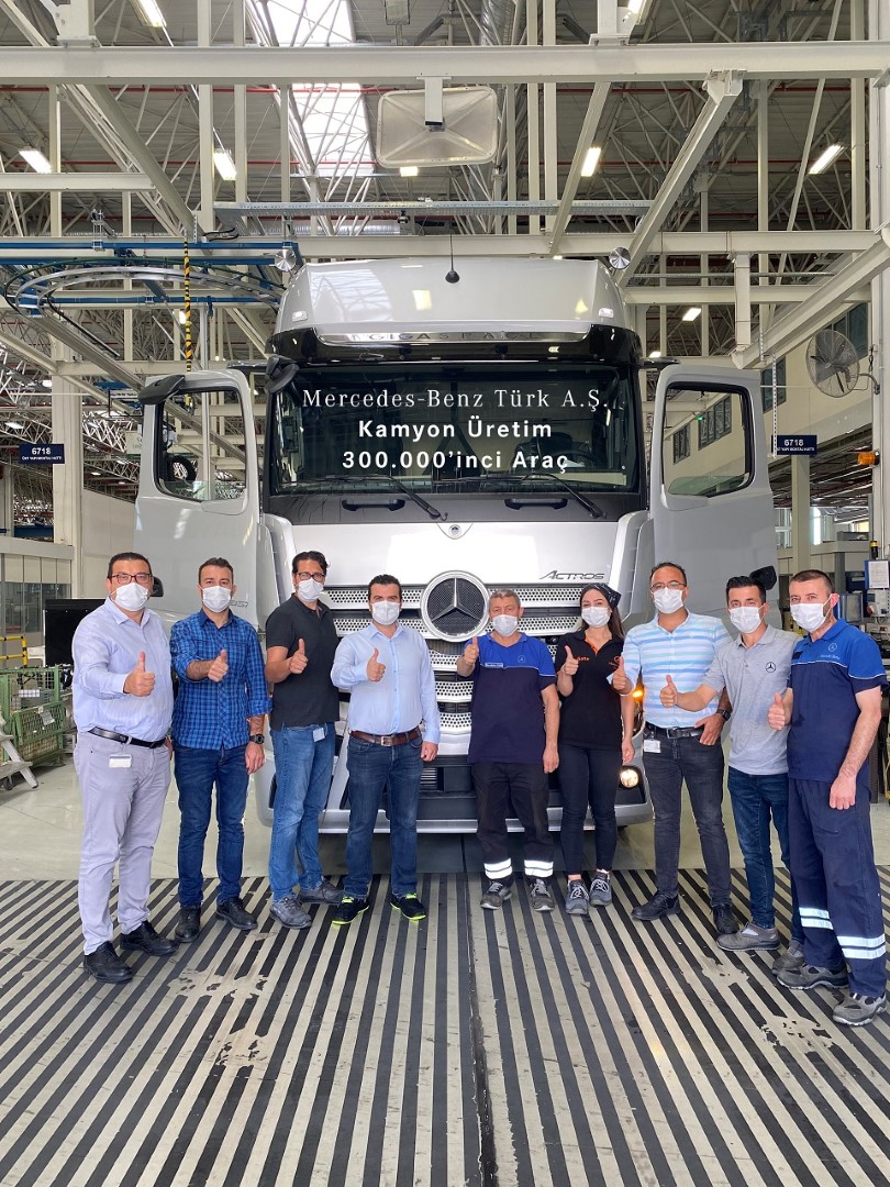 mercedes-benz-turk-300-000-kamyon-3.jpg