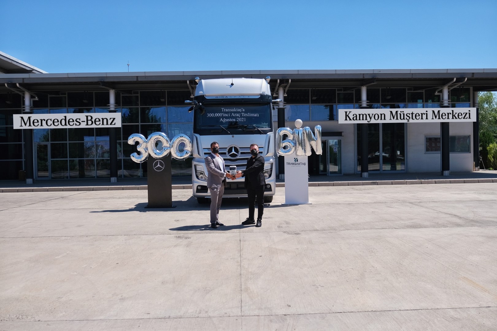 transaktas-global-lojistik-aksaray-kamyon-fabrikasinda-uretilen-300-000inci-kamyonu-filosuna-katti-02.jpg