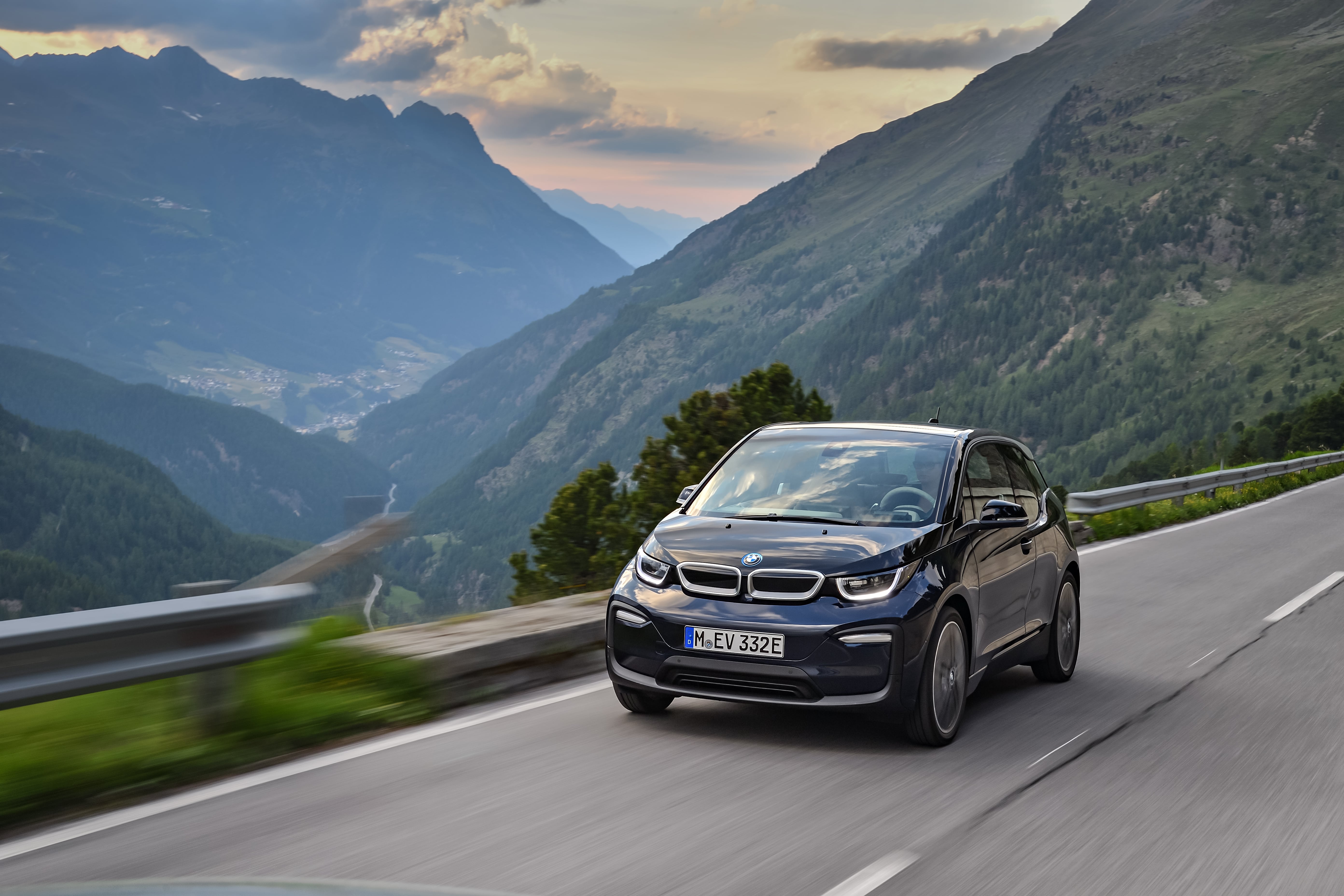 1631260678-bmw-i3s.jpg