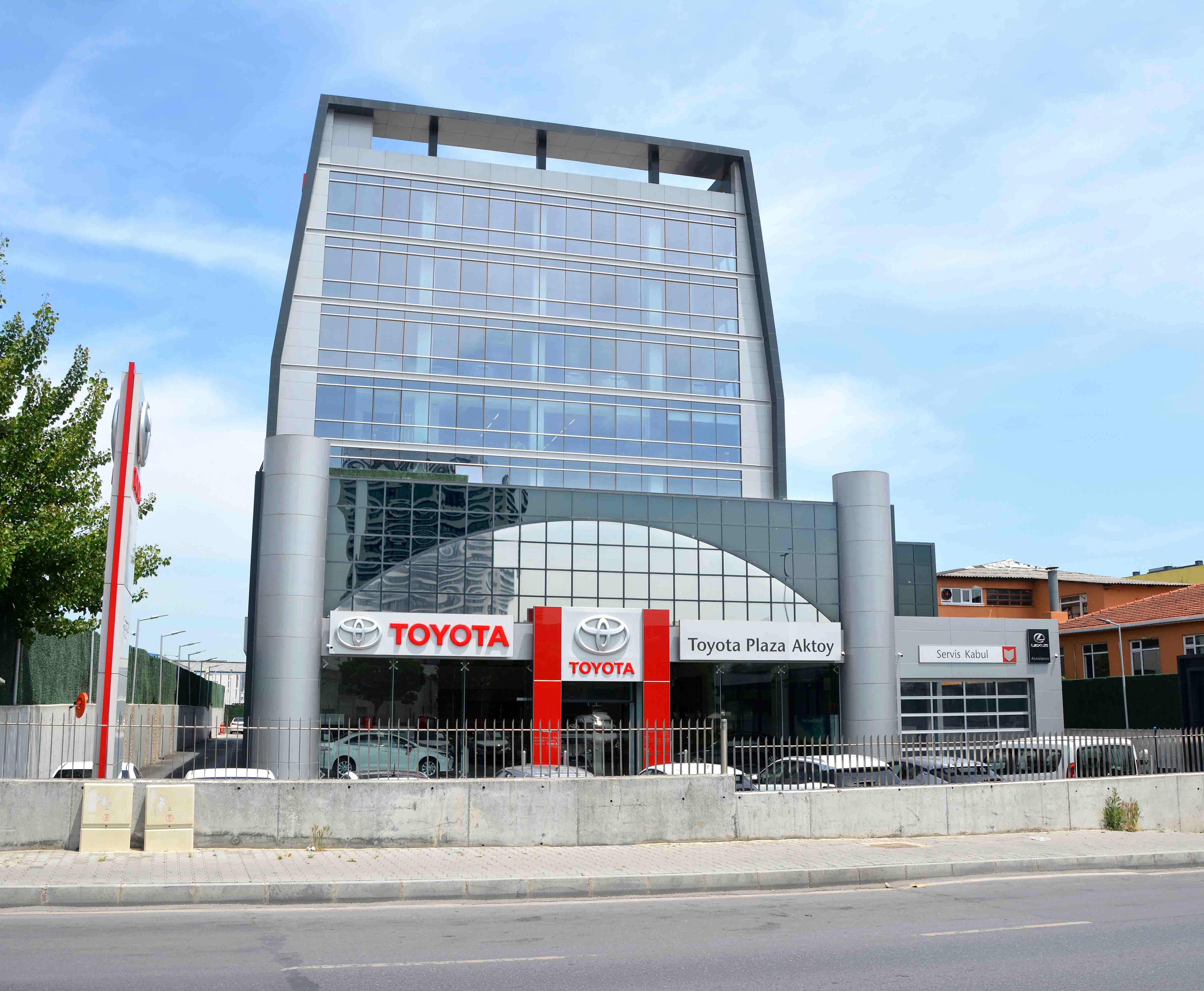 toyota-plaza-aktoy-3.jpg