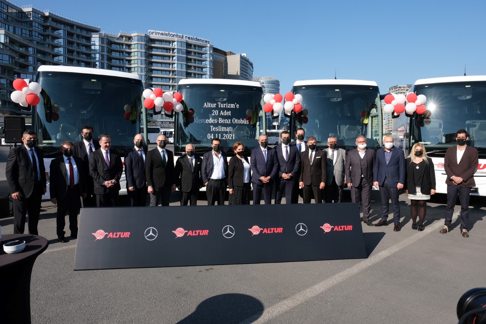 mercedes-benz-turkten-altur-turizme-20-yeni-otobus-teslimati-05.jpg