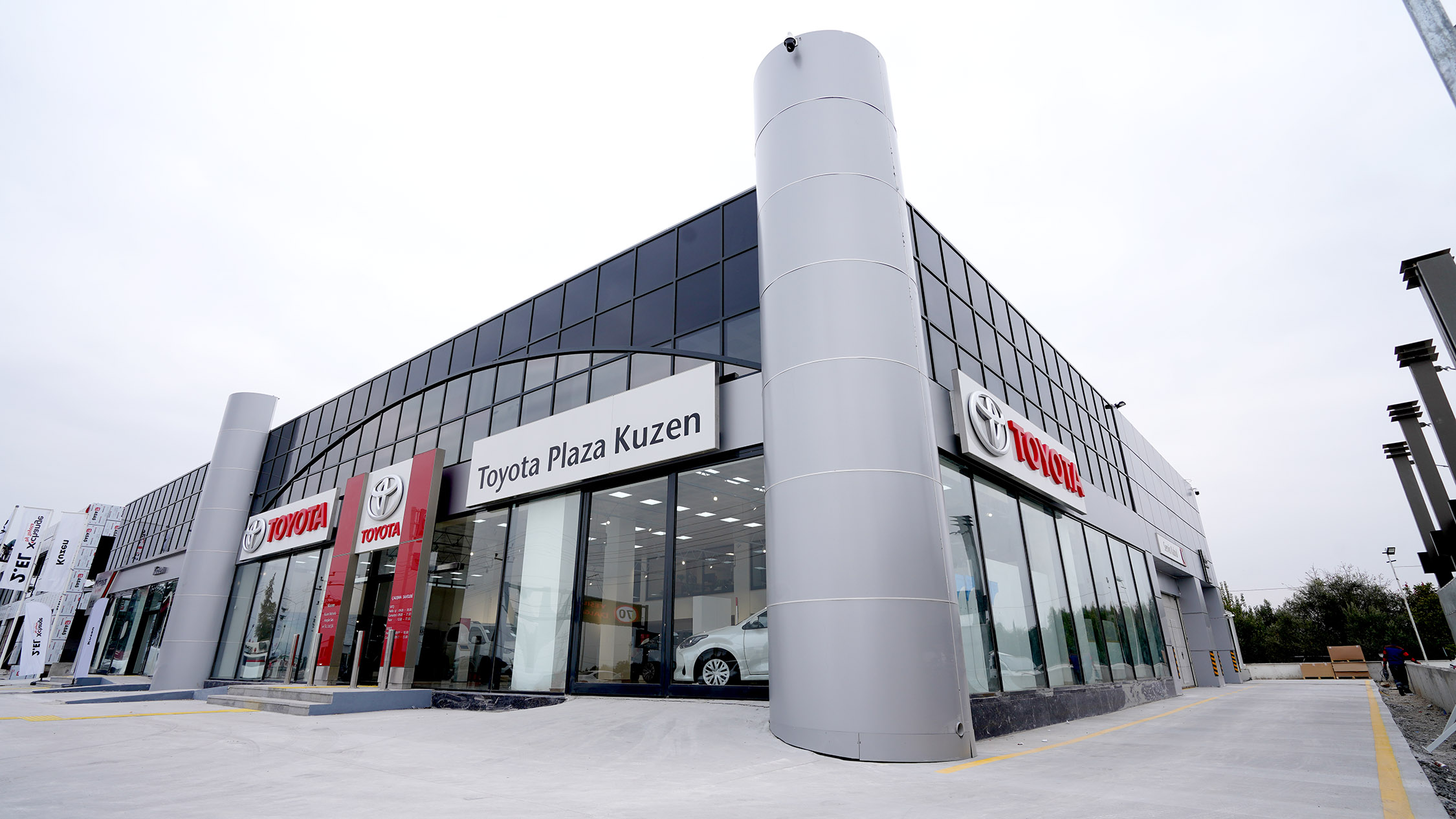 edremit-toyota-plaza-kuzen-2.jpg