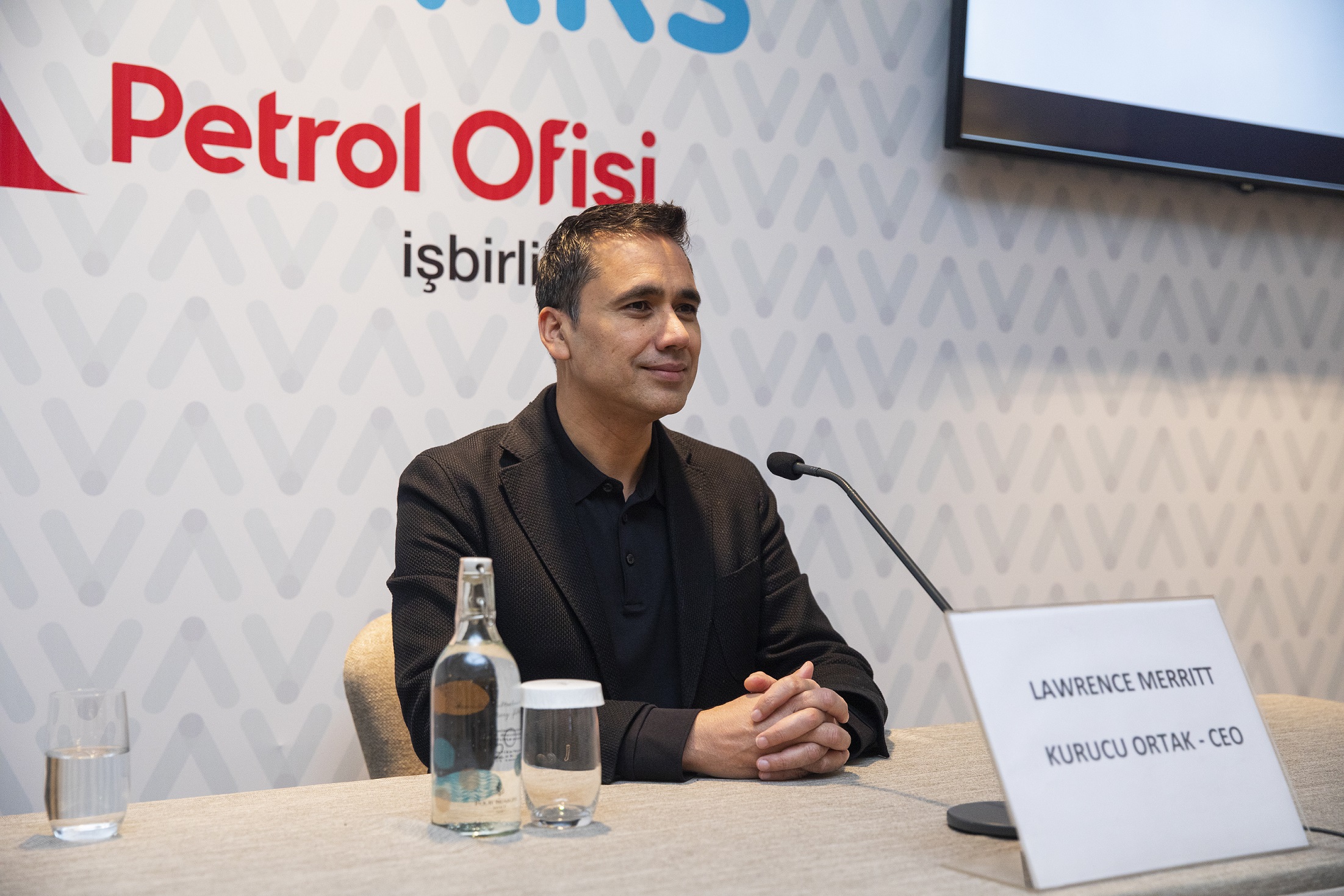 1639559246-vavacars-ceo-su-ve-kurucu-orta-lawrence-merritt.jpg