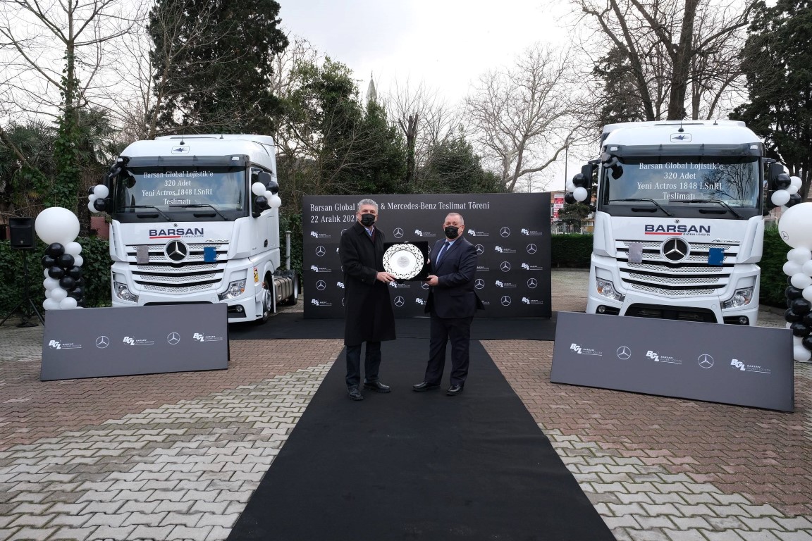 mercedes-benz-turk-barsan-global-lojistike-320-adet-actros-1848-lsnrl-teslim-etti-01-001.jpg