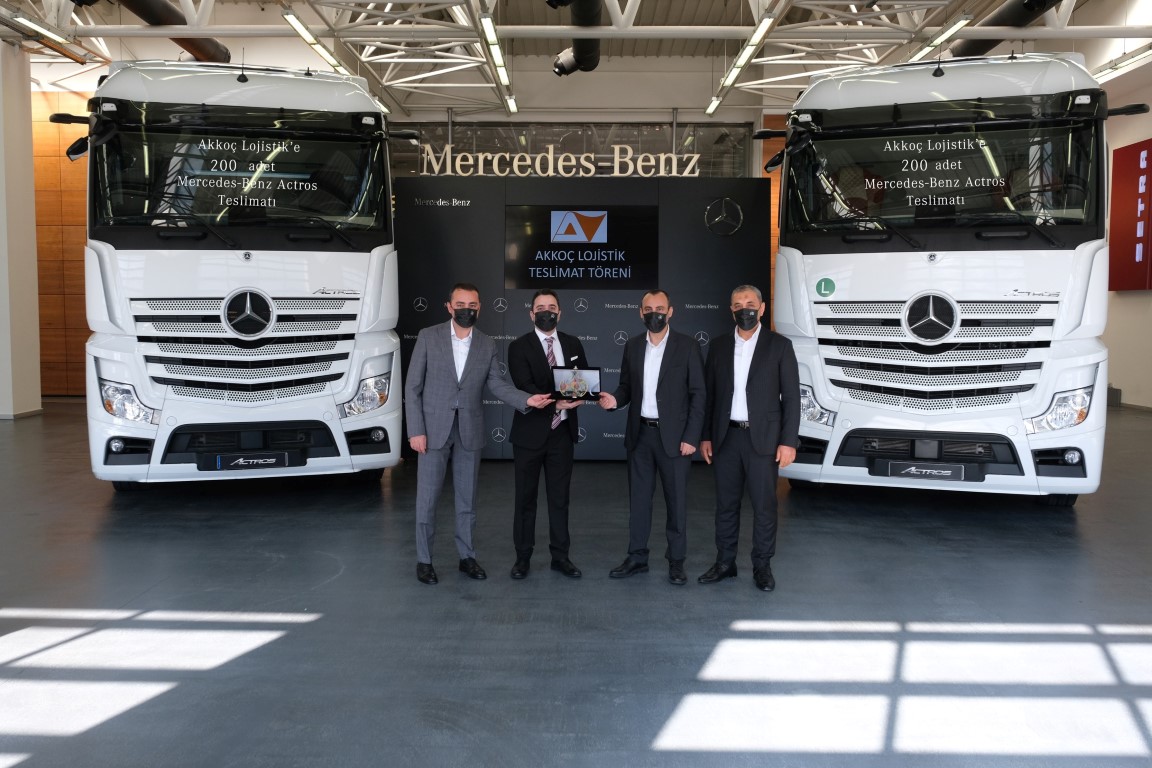 mercedes-benz-turk-akkoc-lojistike-200-adet-actros-teslim-etti-04.jpg