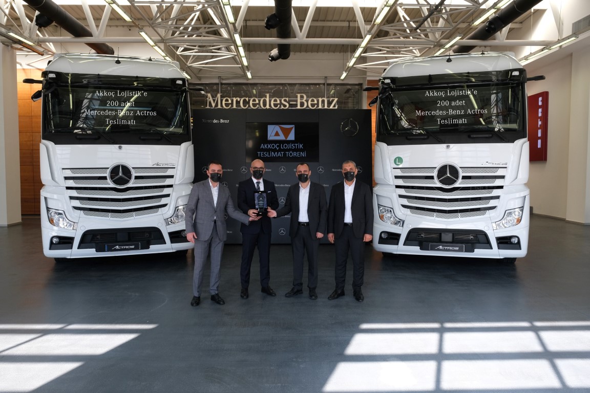 mercedes-benz-turk-akkoc-lojistike-200-adet-actros-teslim-etti-05.jpg