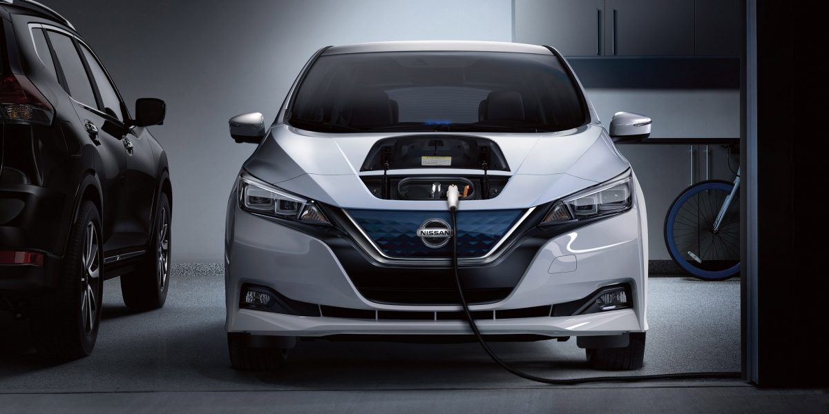nissan-intelligent-power-leaf-charging-in-garage-18tdigbpace304-jpg-ximg-l-12-m-smart.jpg