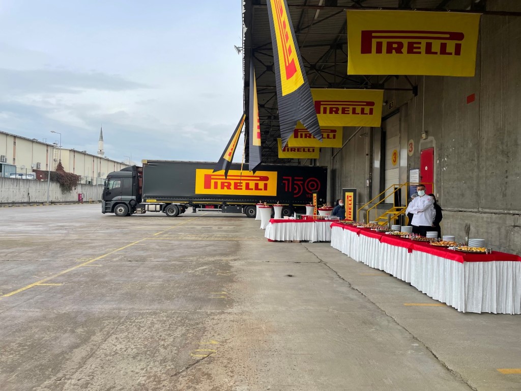1645678905-pirelli-150-y-l-logolu-tirlari-1.jpg