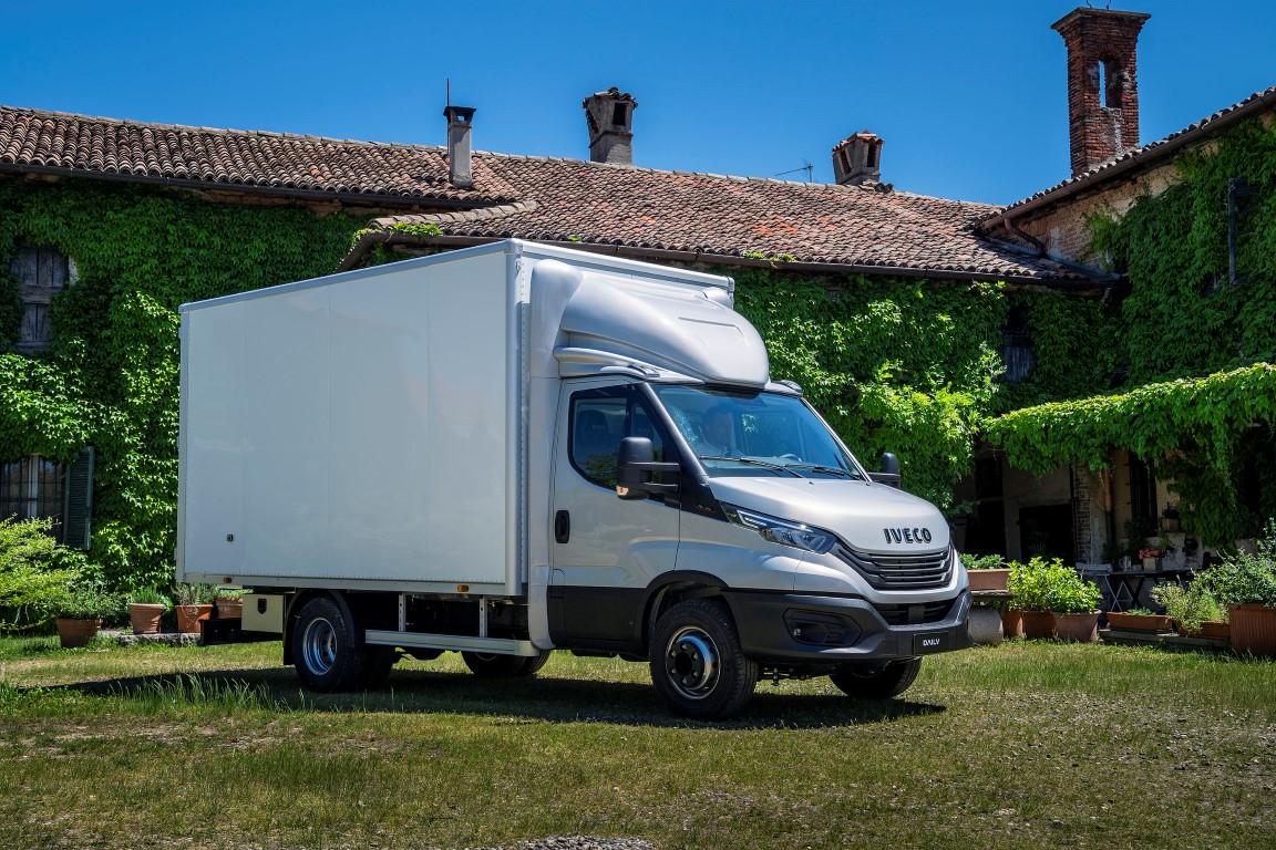 iveco-new-daily-cab-box-01-low.jpg