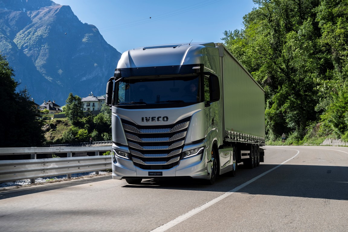 new-iveco-s-way-17-low.jpg