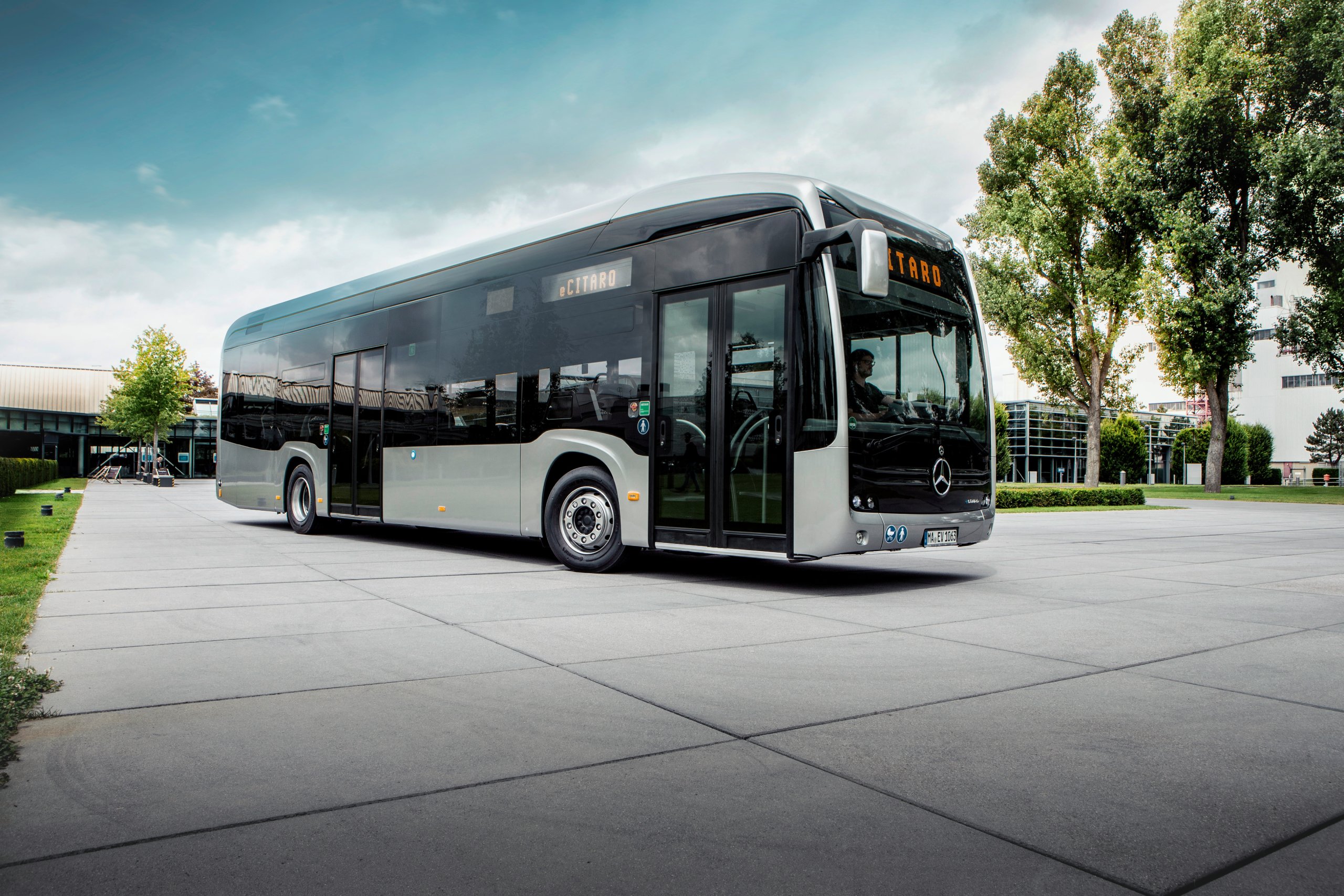 mercedes-benz-ecitaro-solo-ile-elektrikli-sehir-ici-otobusleri-icin-yeni-bir-standart-belirliyor-01.jpg