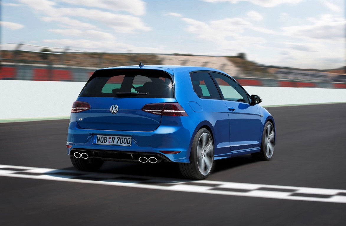 1654167726-golf-r-2013-03.jpg