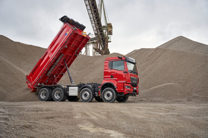 1684251098-p-eot-tgx-man-productnews2324-08-small.jpg