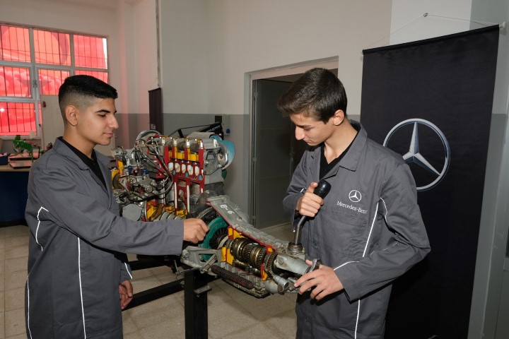 mercedes-benz-turk-cumhuriyetin-100uncu-yilinda-da-genclerin-yaninda-02-small.jpg