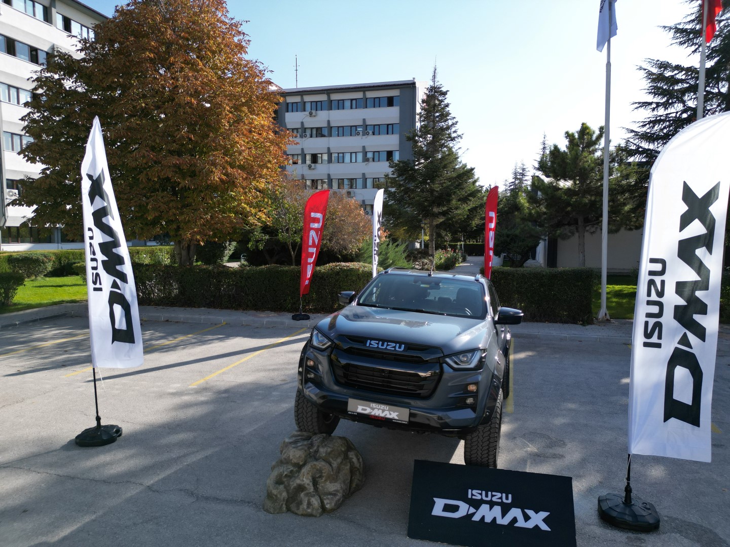 d-max-4x4-pick-up.jpg