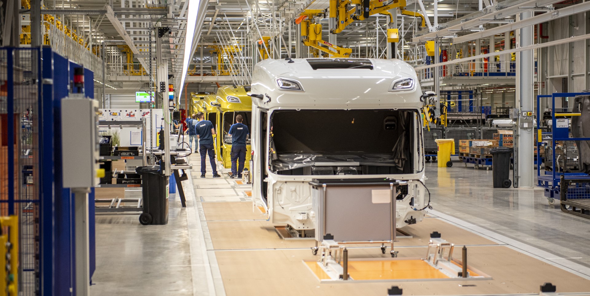 04-daf-trucks-vlaanderen-named-factory-of-the-future.jpg
