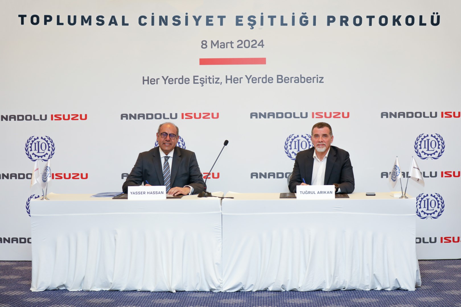 ilo-turkiye-ofisi-direktoru-yasser-ahmed-hassan-anadolu-isuzu-genel-muduru-tugrul-arikan-134248272.jpeg