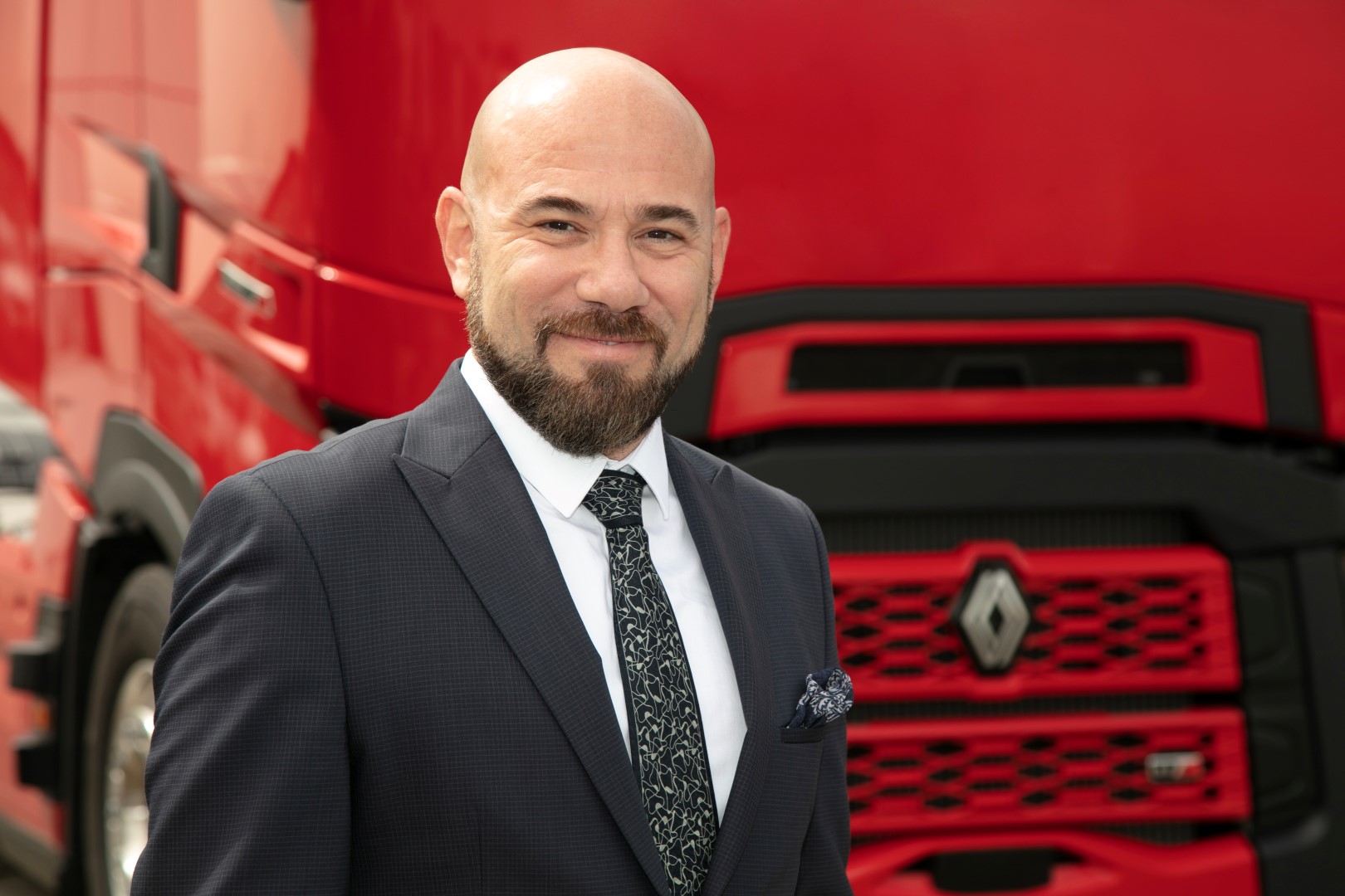 1711627117-renault-trucks-mehmet-dog-an-go-rsel-2.jpeg